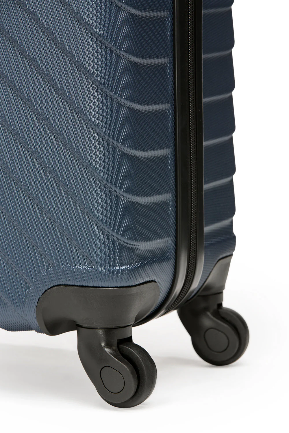 SWISSGEAR - BOLD III Collection Carry-On Hardside Luggage - Image 31