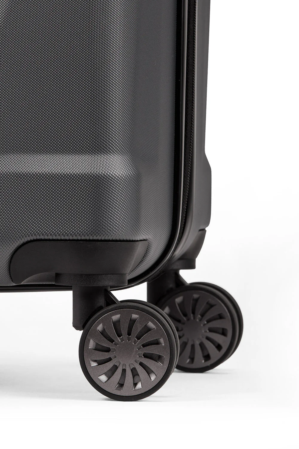 SWISSGEAR - Cascade Carry-On Spinner - Image 7