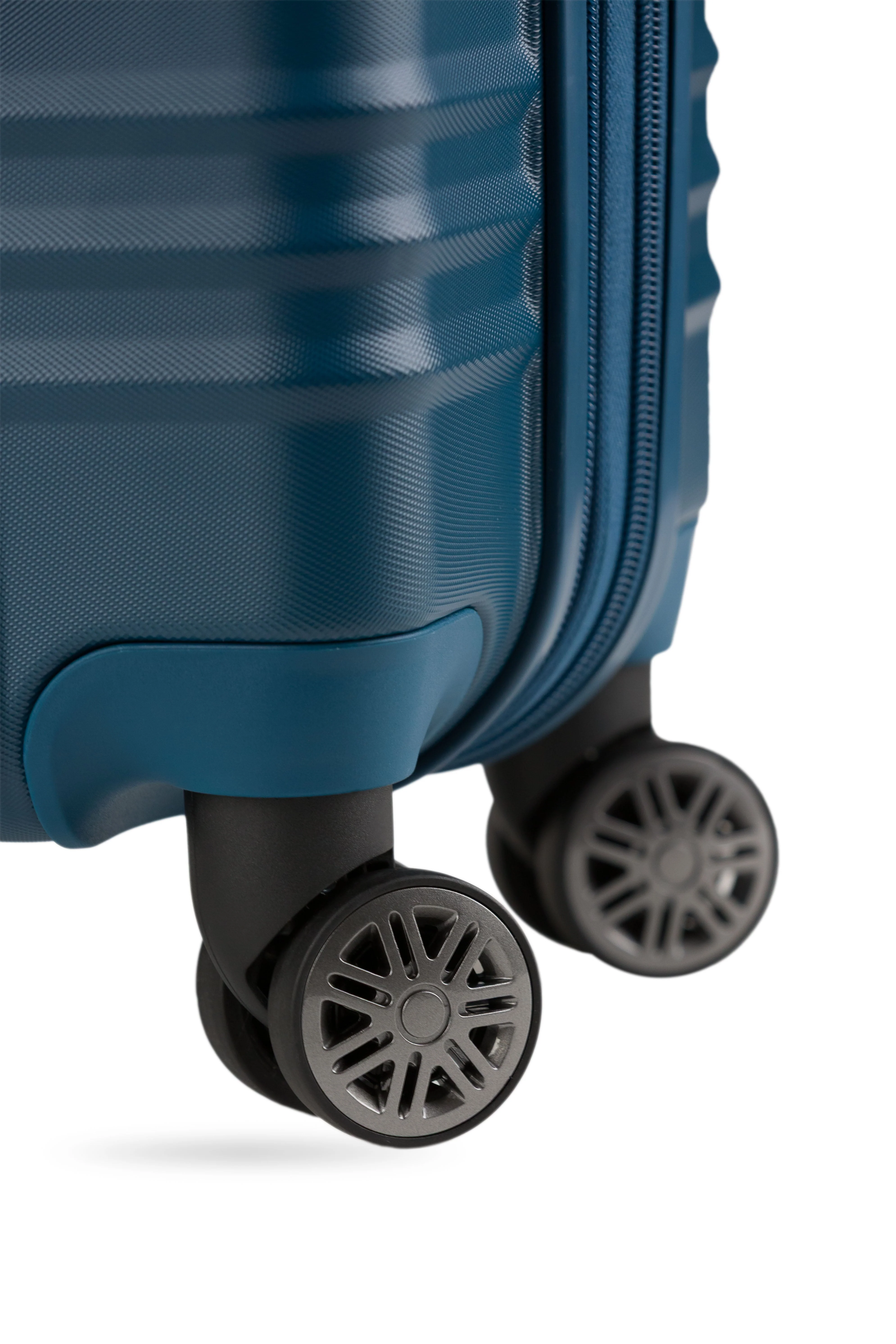 SWISSGEAR - Cascade II Carry On Spinner - Image 11