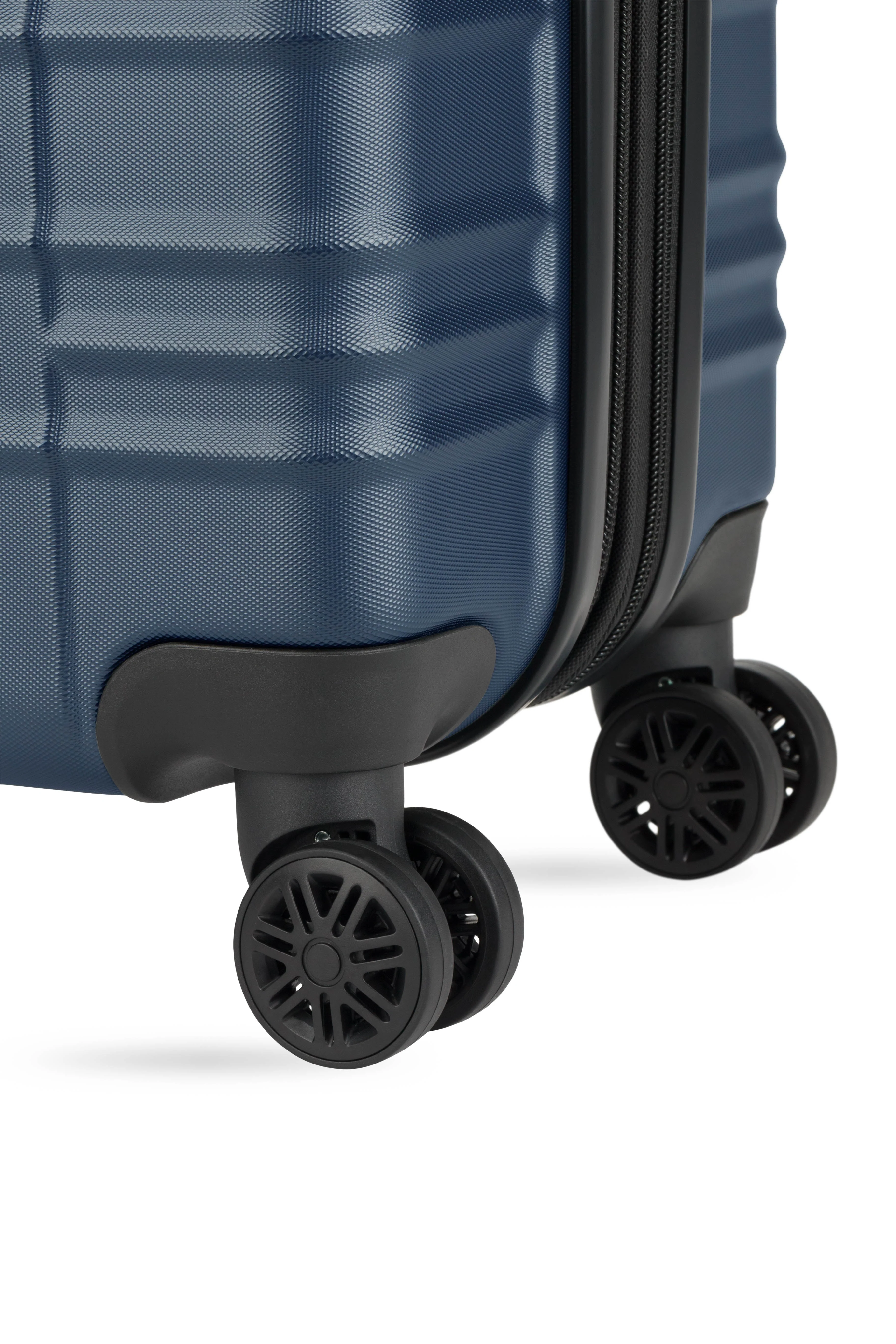 SWISSGEAR - Cascade II Carry On Spinner - Image 67
