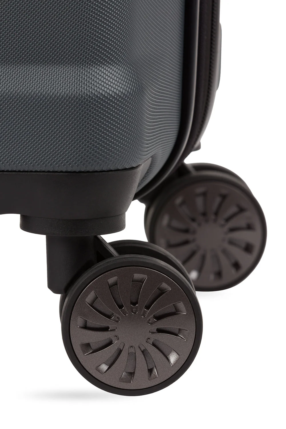 SWISSGEAR - Cascade Medium Checked Spinner - Image 6