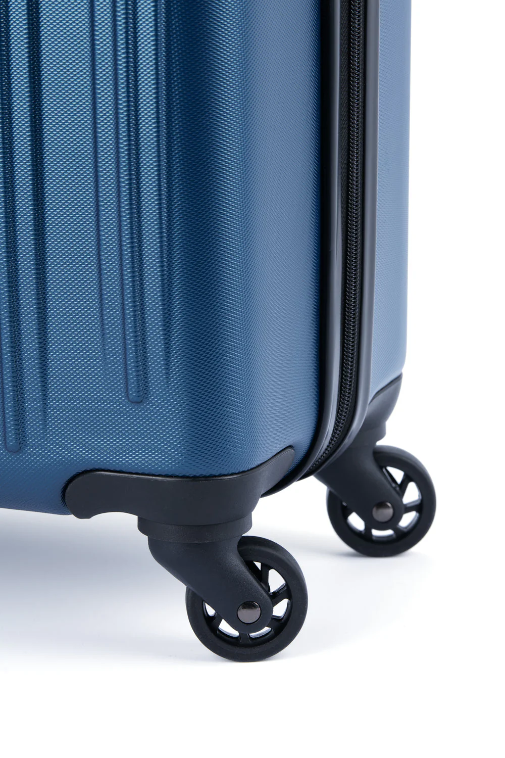 SWISSGEAR - Mammoth Collection Carry-on Hardside Luggage - Image 7