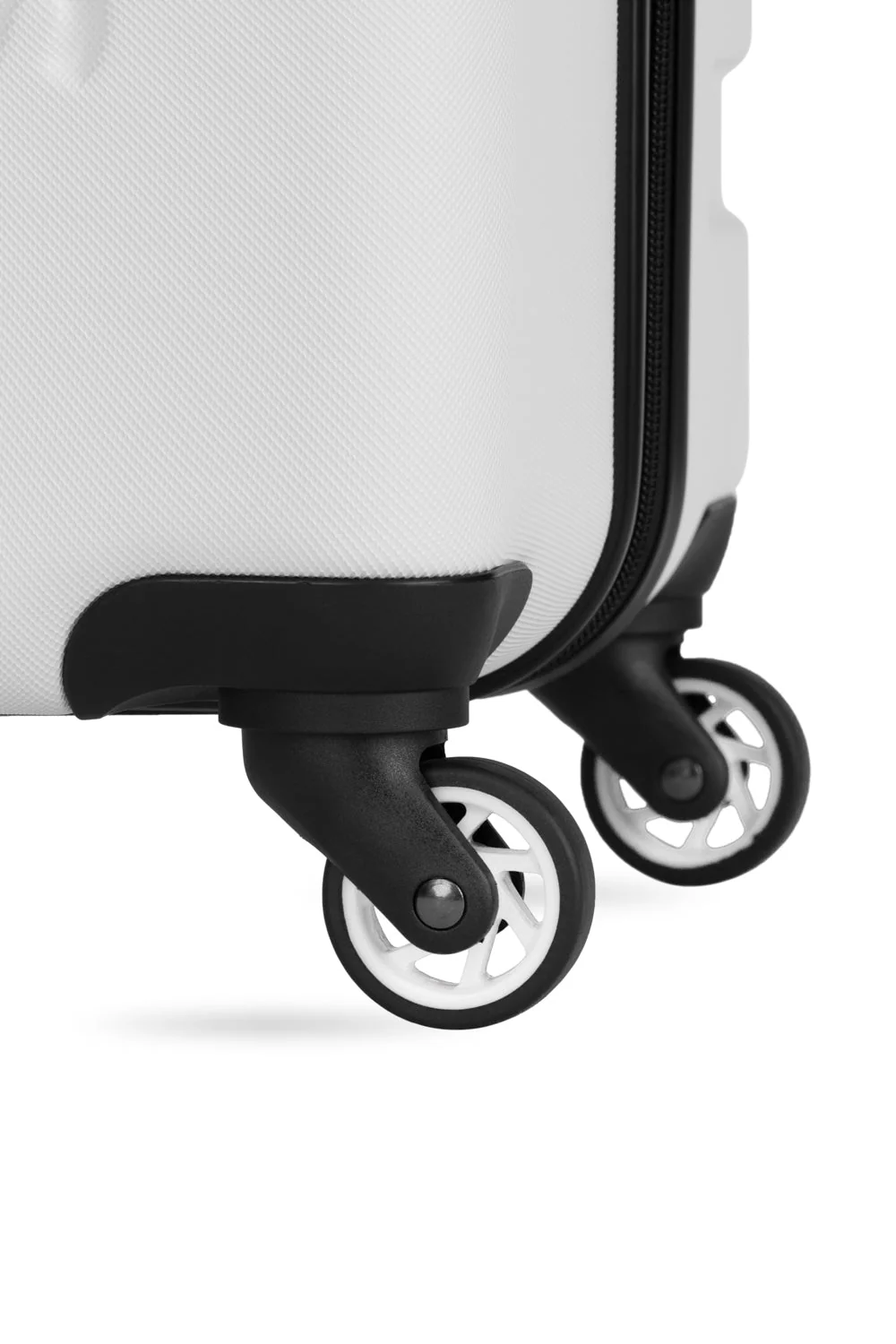SWISSGEAR - Signature Carry-On Spinner - Image 172
